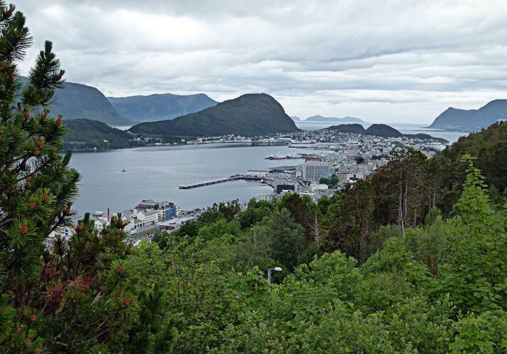 Alesund by Farlang