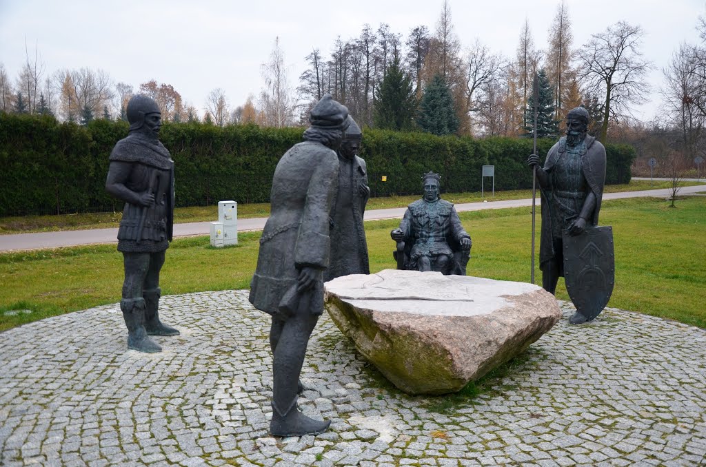 Pomnik upamiętniający spotkanie Mikołaja Powały i Władysława Jagiełły w 1409 roku (Taczów) by tu.andy