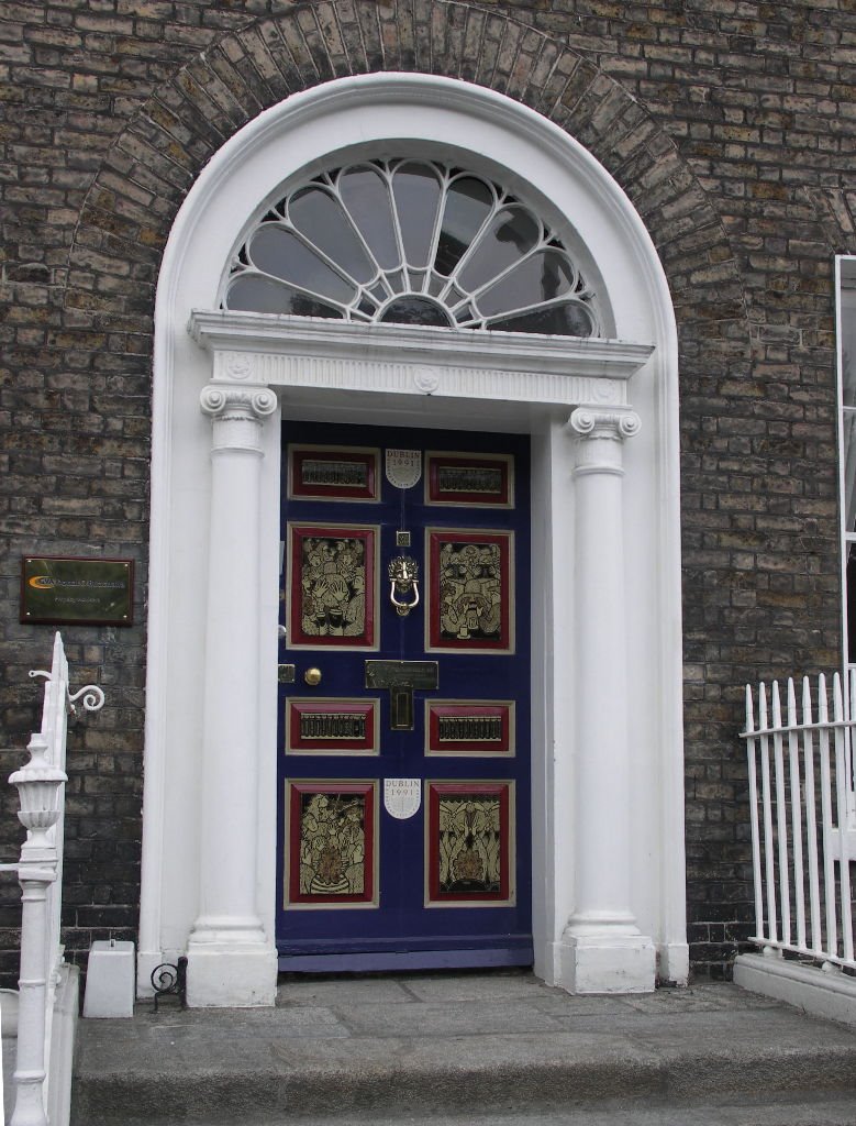 Dublin, Front entrances Victorian home by Mitmount