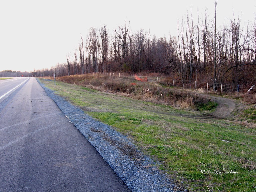 Sentier VTT coupé par l'autoroute30 by Le marcheur