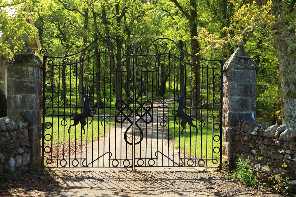 Fancy gates to Culachy House by QuentinUK