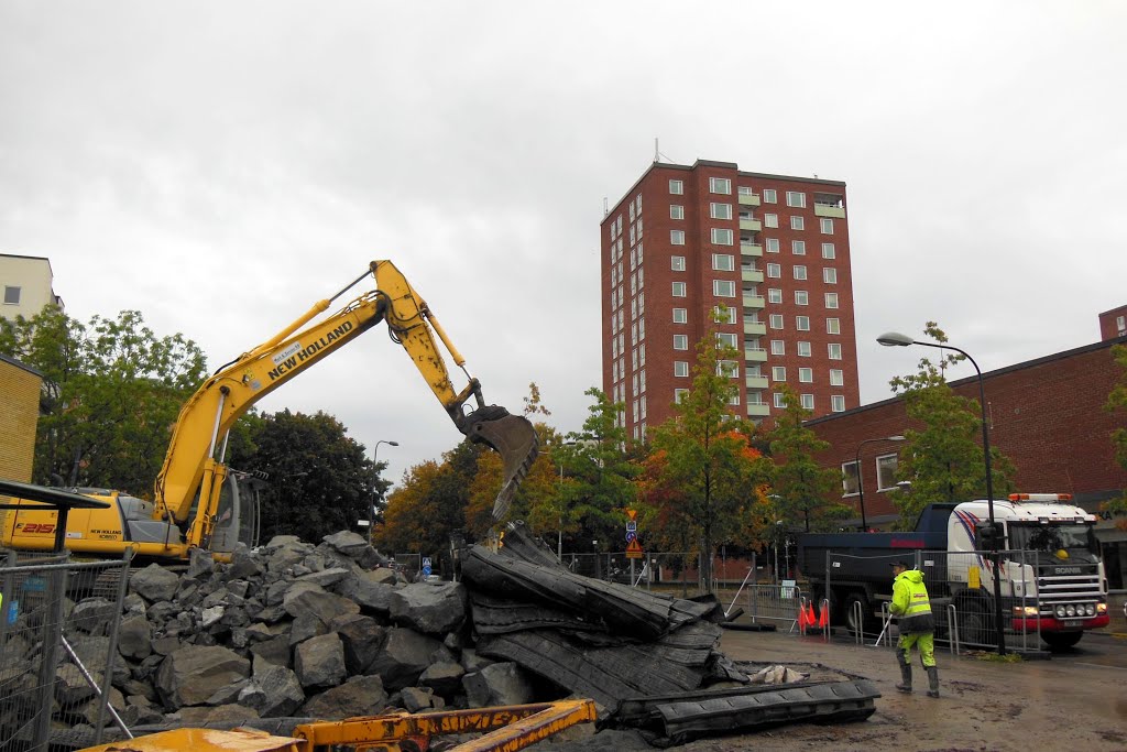 Construction work at Hässelby Strand T-bana by Petteri Kantokari