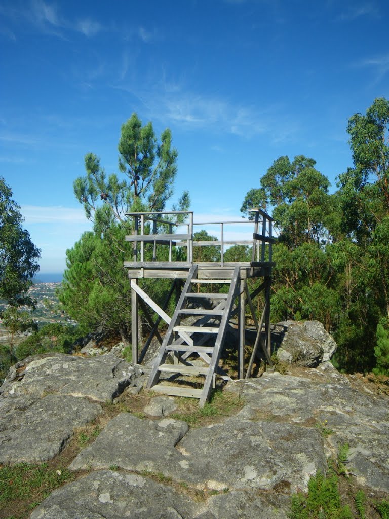 Vieja atalaya de madera by edoarado