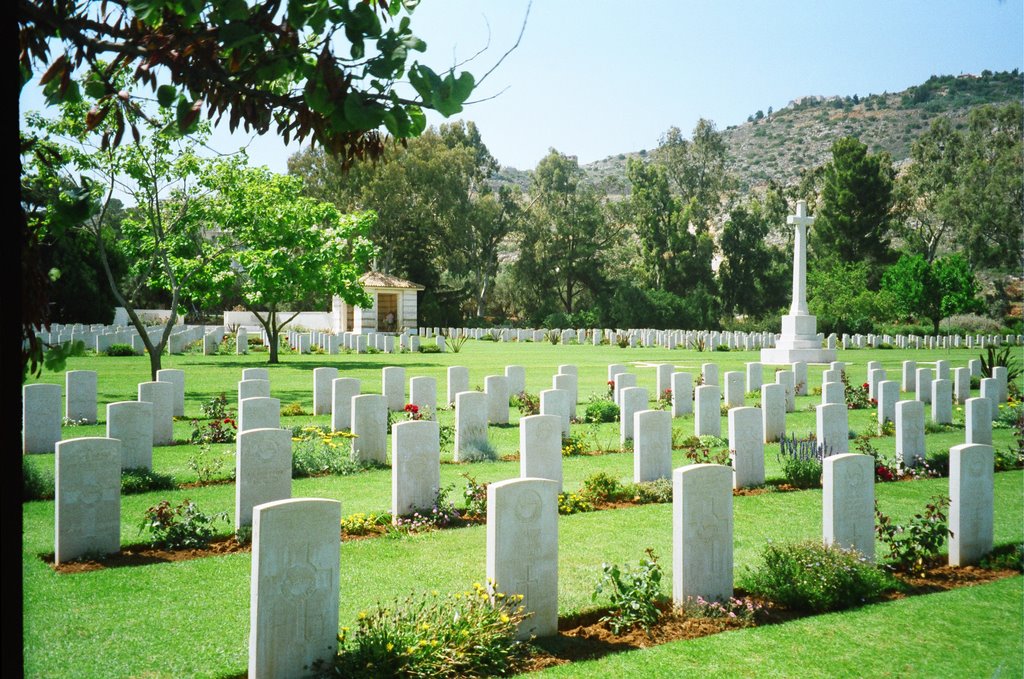 British Commonwealth War Cemetery Souda - 1./2. Wk. by juerwin