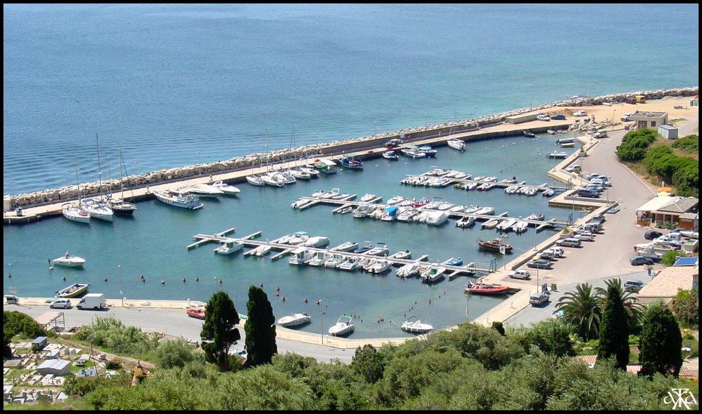 Le port de Cargèse by ANDRE GARDELLA