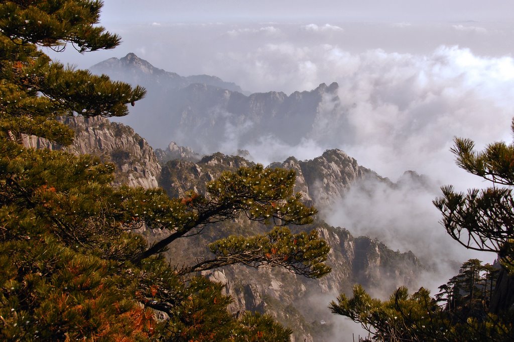 Huangshan by lauchiwung