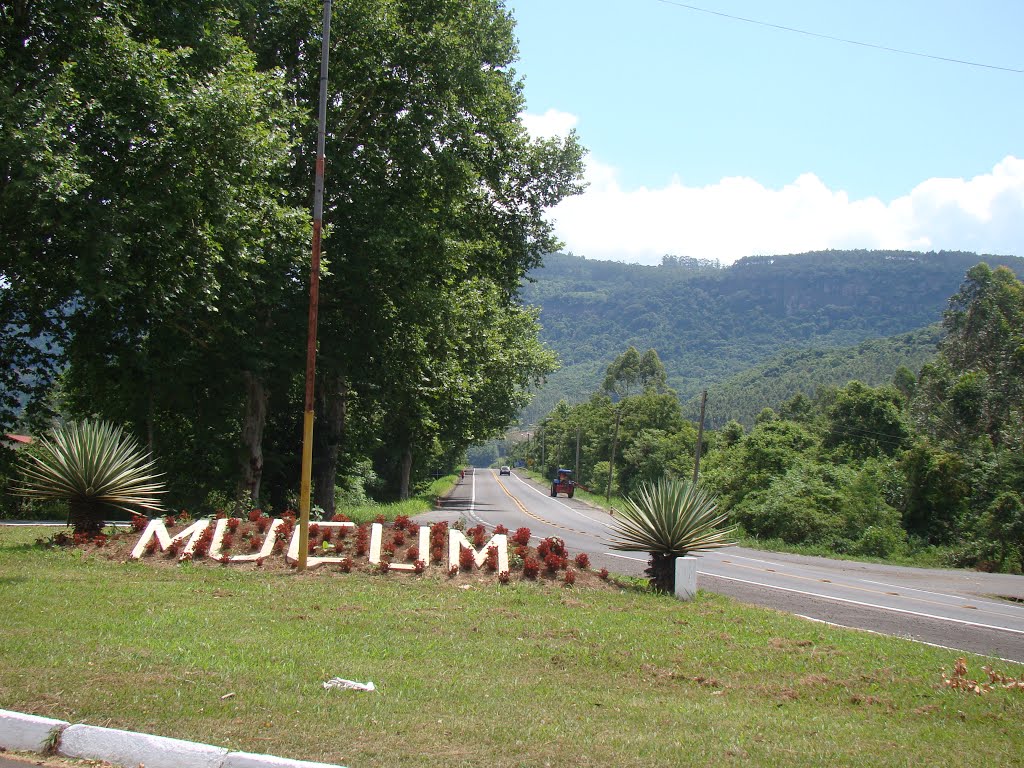 Trevo de acesso ao viaduto 13, em Muçum. by Vanderlei Kriesang