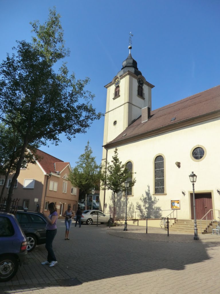 SINSHEIM - Die Evangelische Stadtkirche in der Mittagssonne by ReinhardKlenke