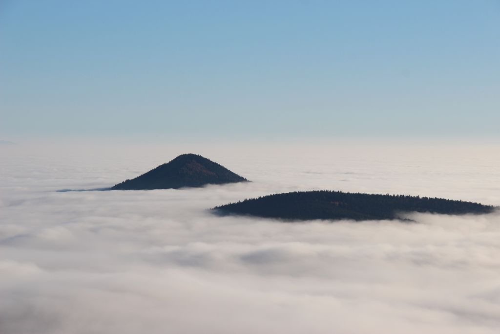 Ungersberg vu du Neuntelstein au dessus des nuage by anniston