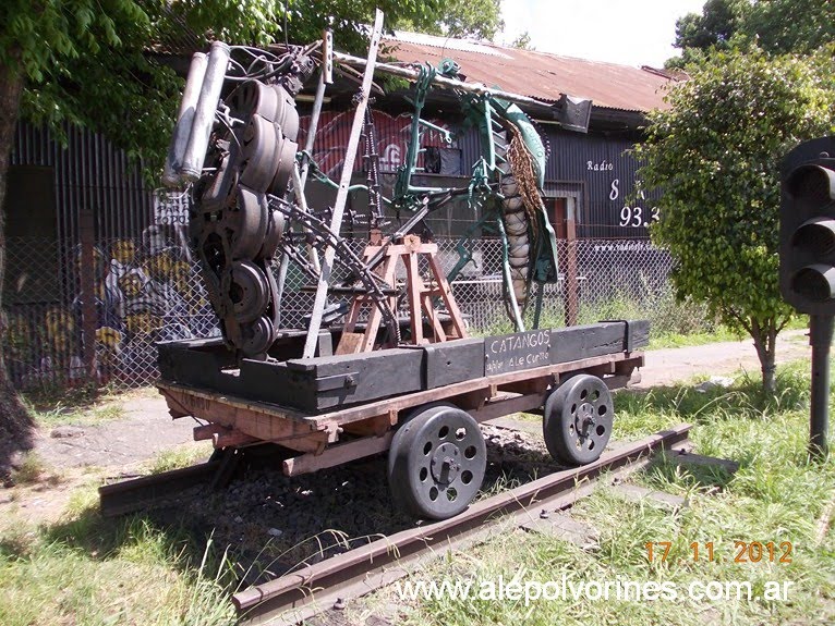 Haedo - Escultura Ferroviaria (www.alepolvorines.com.ar) by alepolvorines