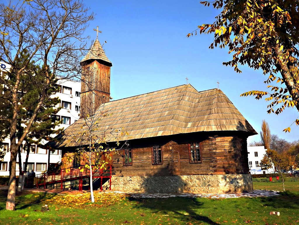 Arad - Biserica Ortodoxă ''Sfânta Cuvioasă Parascheva'' (în curtea Spitalului Judeţean) by danger.mouse