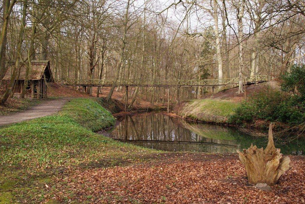 Loopbrug bij Landgoed Elswout by Lennard Peters