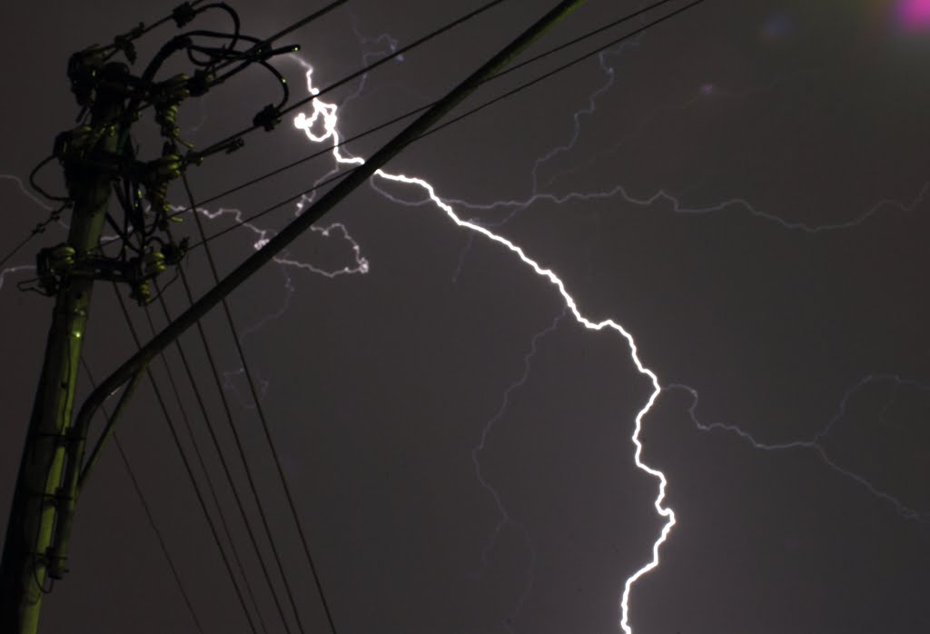 Признаюсь: мне понравилось "ловить" молнии.... I liked " to catch" the lightning .. by nadiakushnir