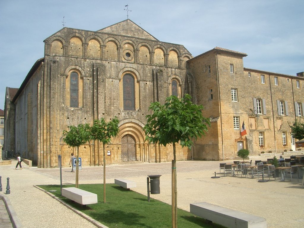 Abbaye de Cadouin by Artzamendi