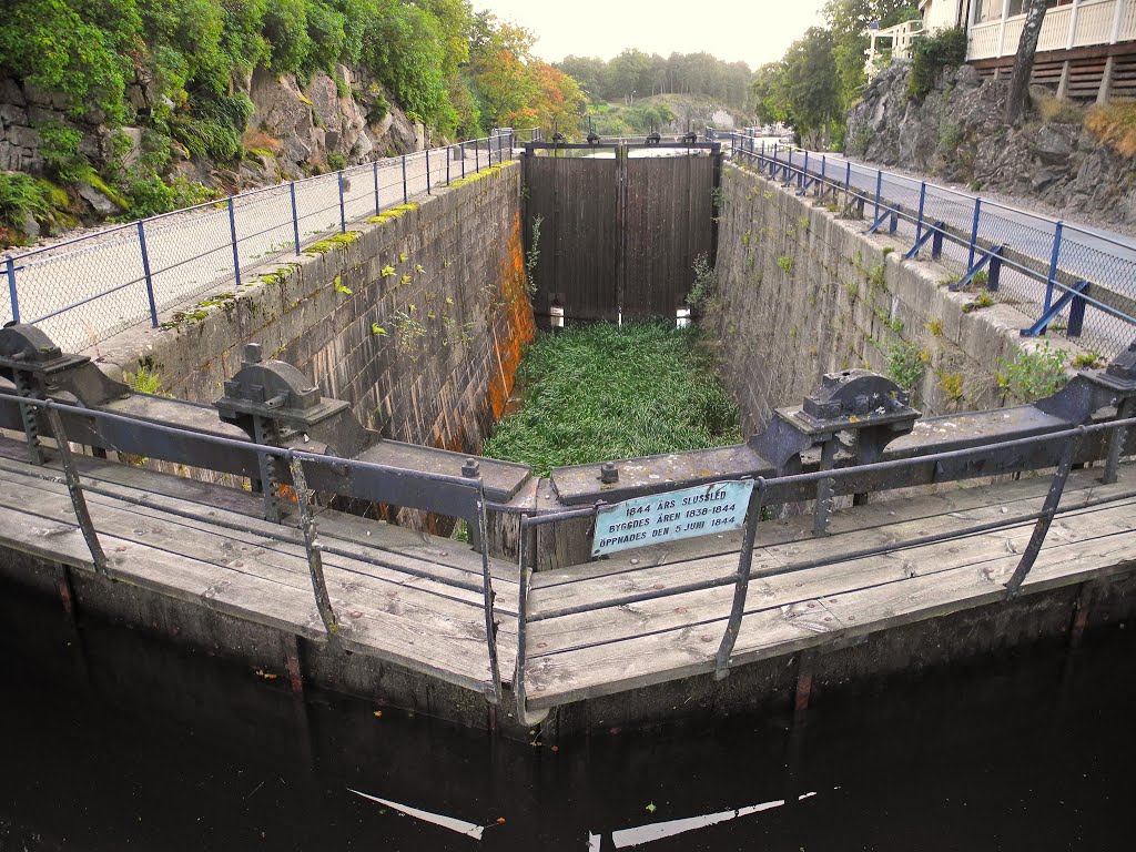 Unused Old Lock - Trollhättan Kanal ( Gota Canal ), Slussledsvägen, Trollhättan, Sweden 2012 by Canalous Guidemar