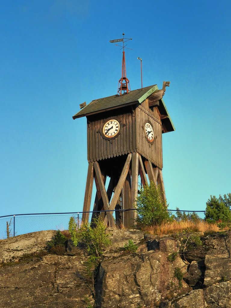 Clock Cottage - Trollhättan Kanal ( Gota Canal ), Slussledsvägen, Trollhättan, Sweden 2012 by Canalous Guidemar