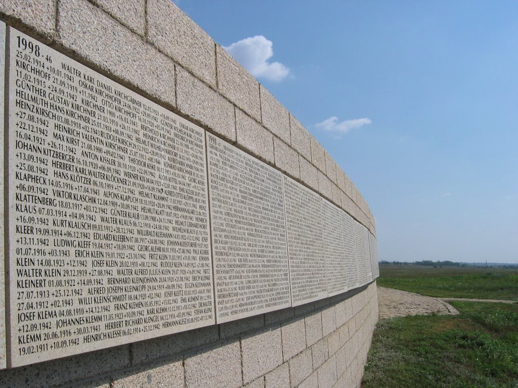 70 Jahre Stalingrad - Friedhof für 56.000 tote Soldaten der Wehrmacht by J. Radtke