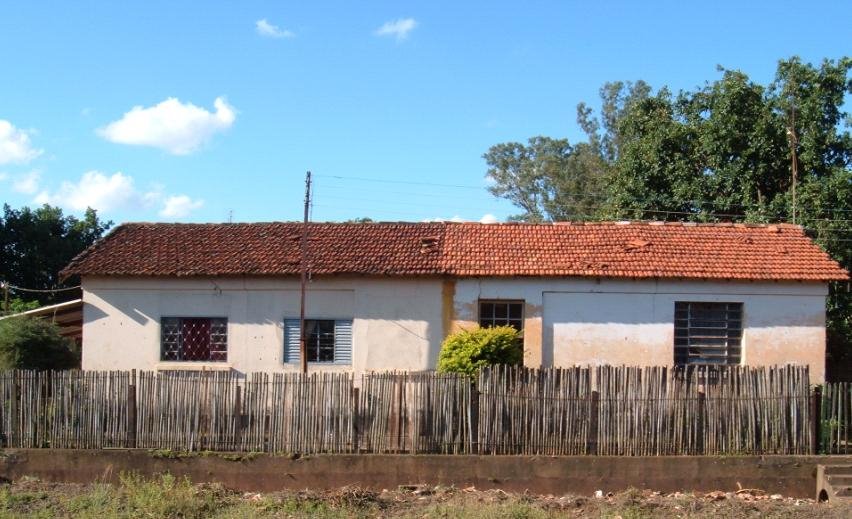 RESIDENCIA DOS PORTADORES DA E.F.A. - SILVANIA - MATÃO -SP. by Leonélio Cichetto