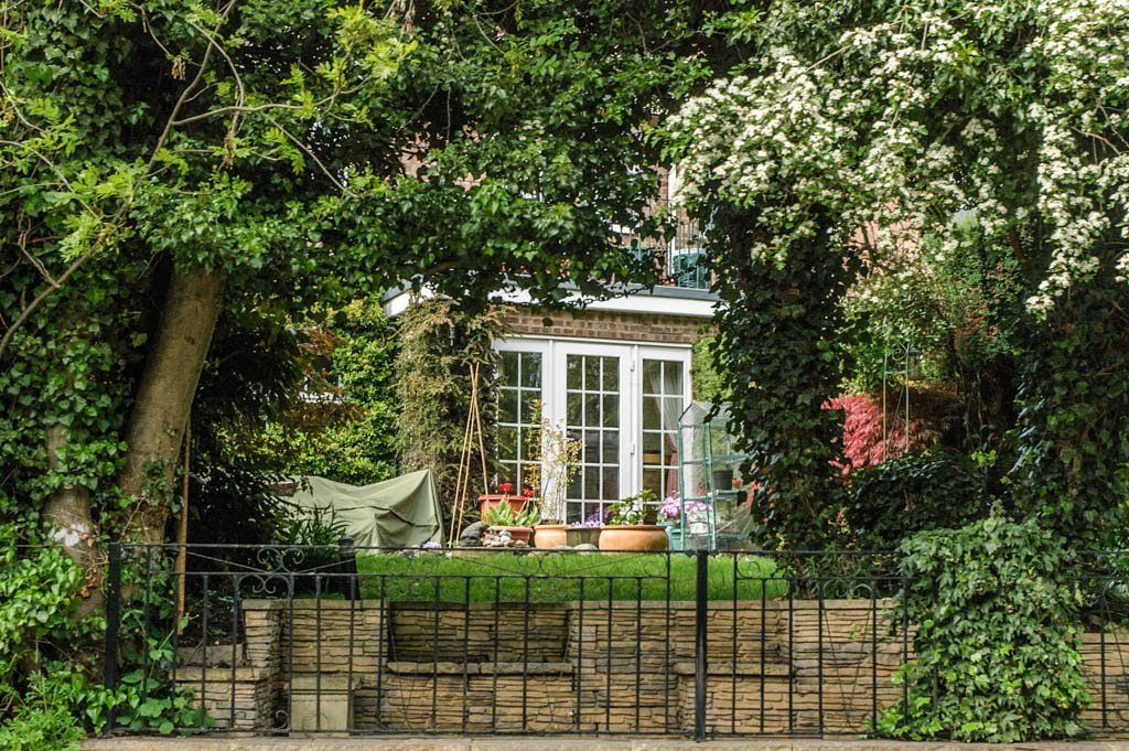 Pretty cottage in Eastley Crescent, near the Saltisford Arm by hilofoz