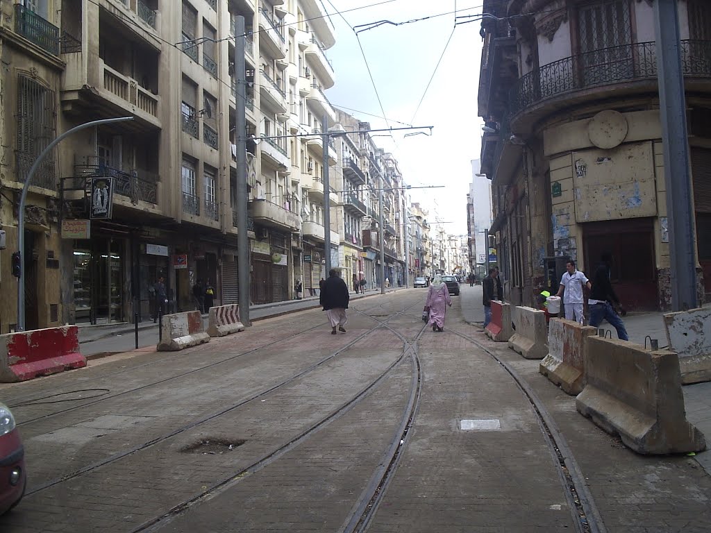 Début de la Rue de Mostaganem by Fellouah Abdelbaki