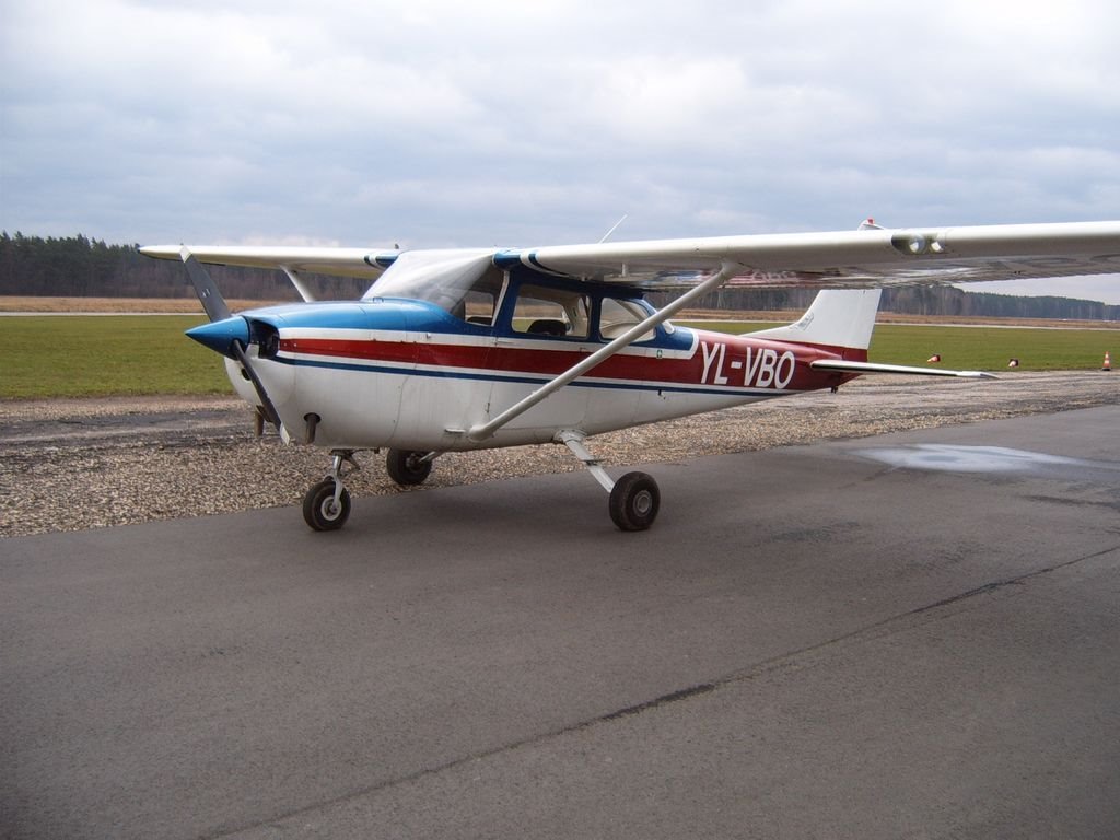 Cessna 172 ready for training on Adazhi private aerodrome by Aviatori.lv