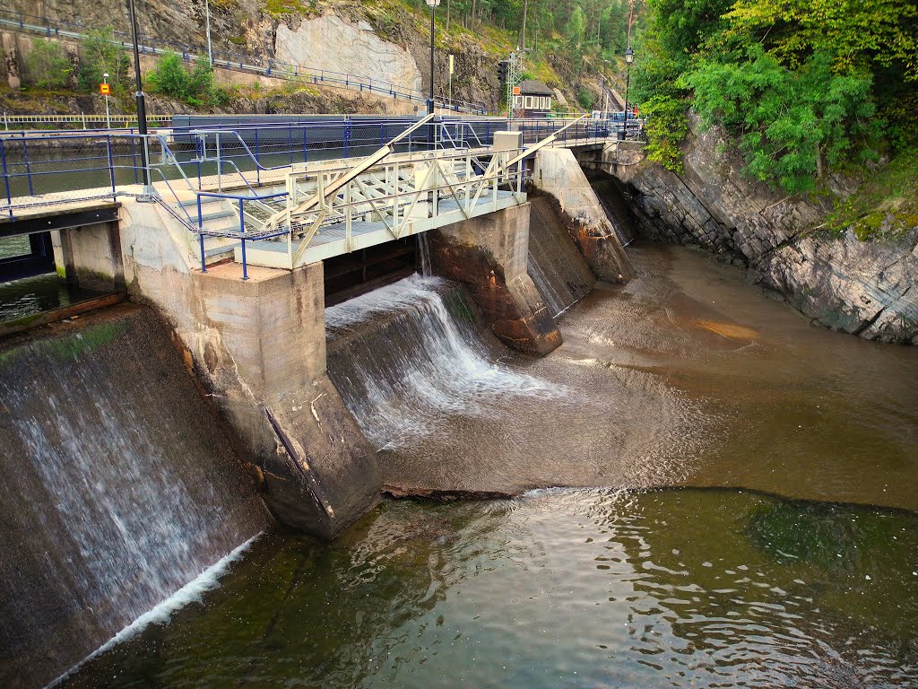 Trollhättan Canal Locks ( Gota Canal ), Gamle dal'n, Trollhättan, Sweden 2012 by Canalous Guidemar