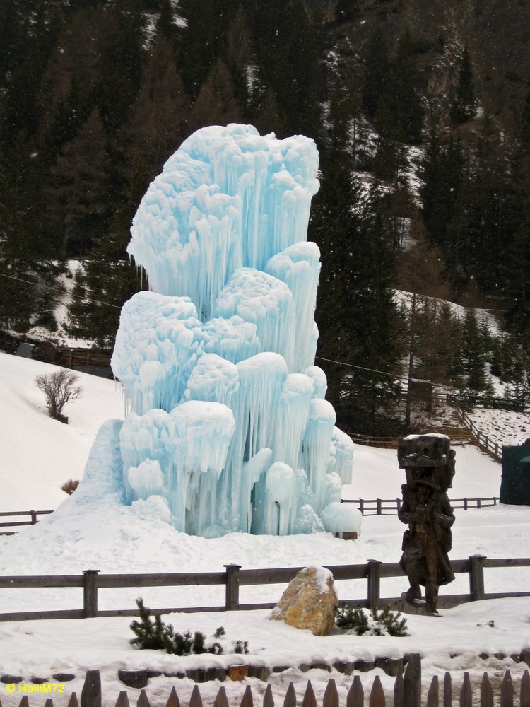 Eisskulptur / Wolkenstein, Grödnertal, Italien by Holger Missal