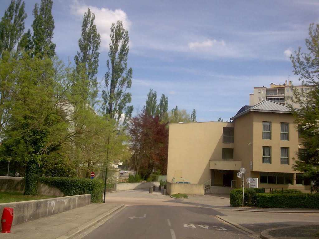 Ecole elementaire boulevard du brou bourg en bresse by Salomon BARZILAI & Jerome IBY