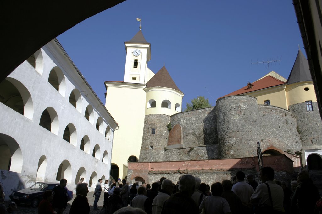 Munkács, a belső vár udvara by Balassa Botond