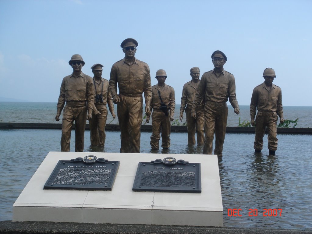 Gen. Douglas MacArthur Memorial by kaffechino