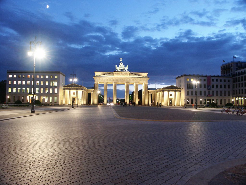 Brandenburger Tor - Brandenburg Gate by MrRheingold