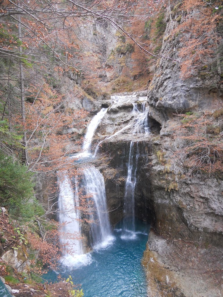 Cascada de la Cueva , Parque Nacional de Ordesa , Huesca . by McBodes