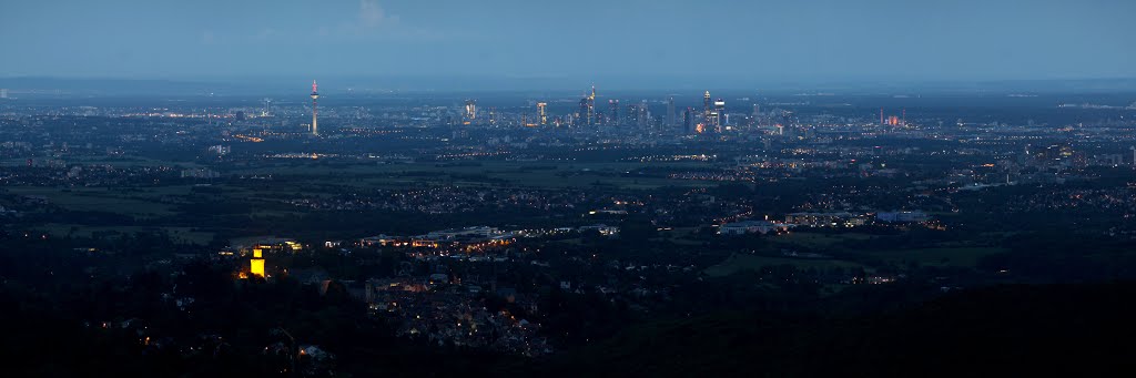 Frankfurt -Panorama von der Ruine Falkenstein by Klein-Bonsels_je suis charlie!