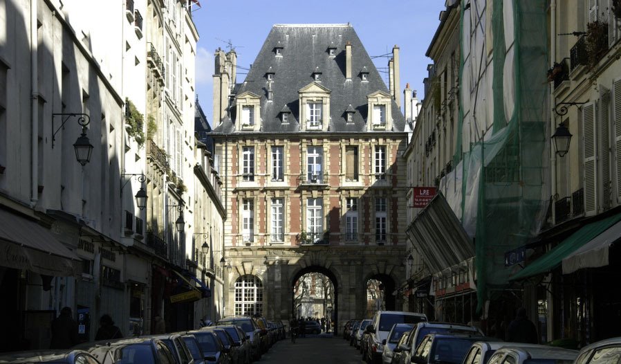 Rue de birague by blueseven.net