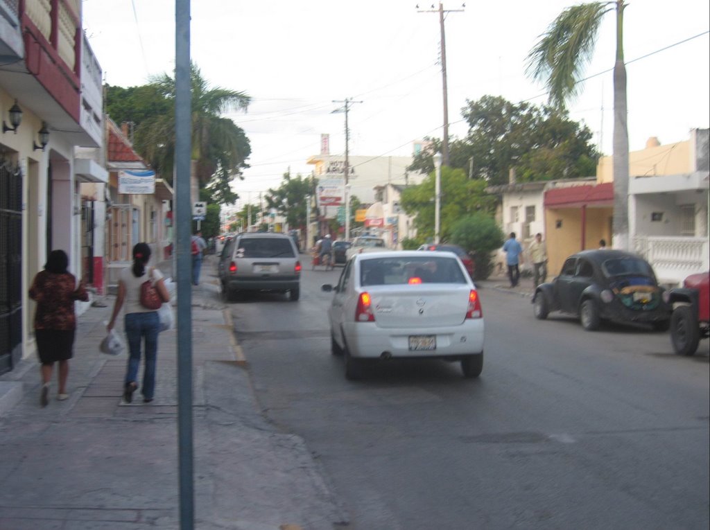 Calle en Progreso (Proximo de Merida, Yucatan) by Florian LJB