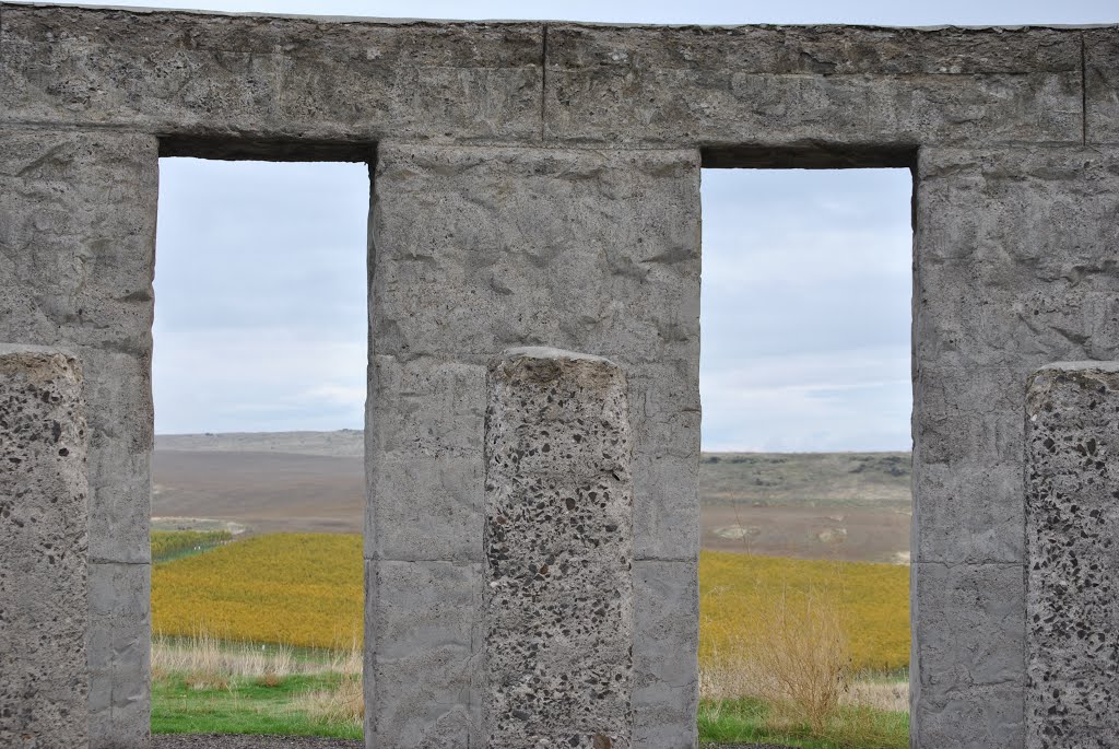 Fall colors through Stonehenge by lej1227