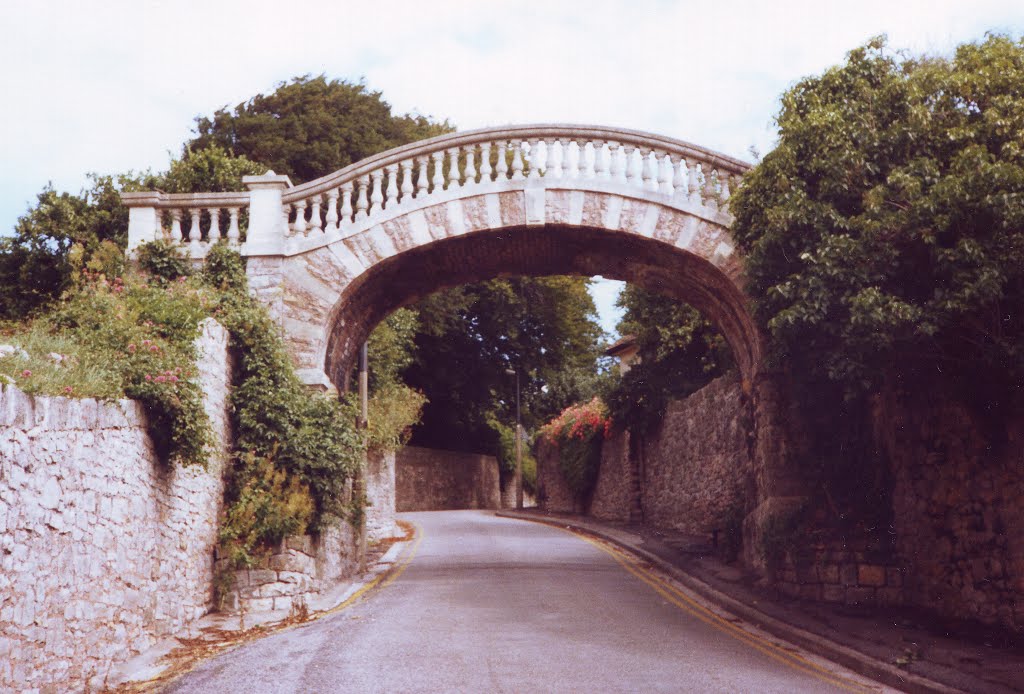 Shrubbery Walk bridge by scarecrow1600