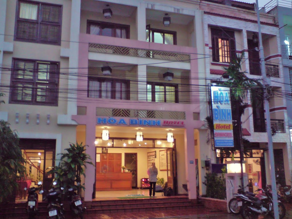 Hoi An , Streetscape ... Hotel Hoa Binh ... by Michael Caine