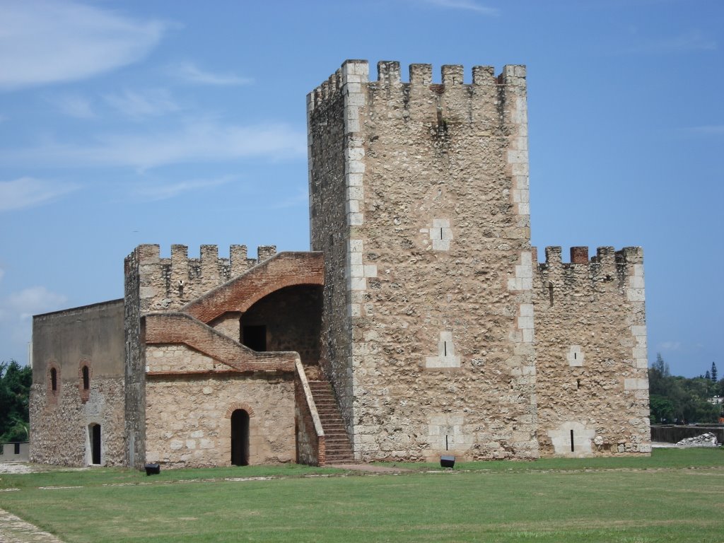 Santo Domingo, Repùblica Dominicana, Fortaleza Ozama by Rolando Canessa