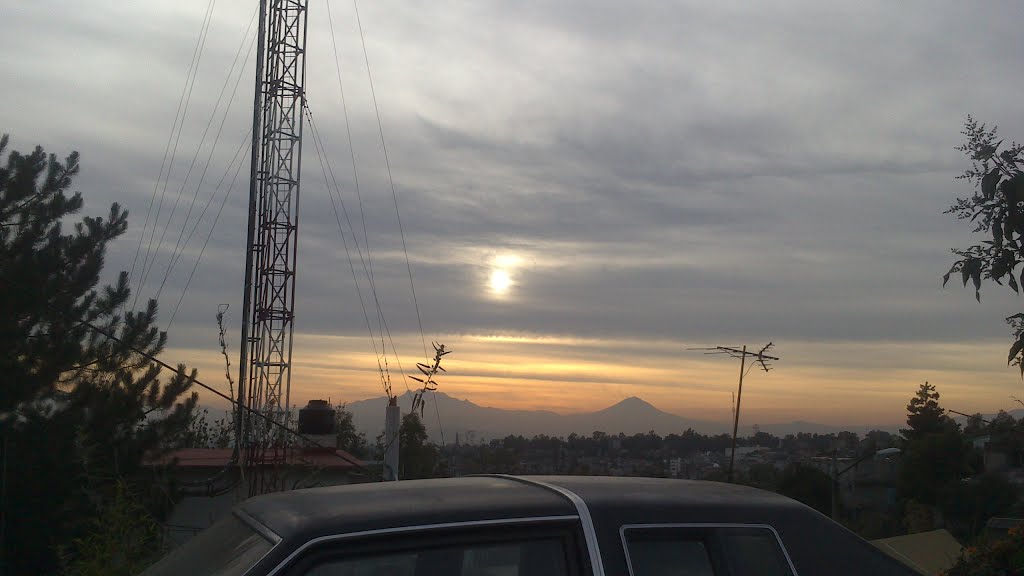 Vista de los dos volcanes desde el poniente del D.F. by Cesarge