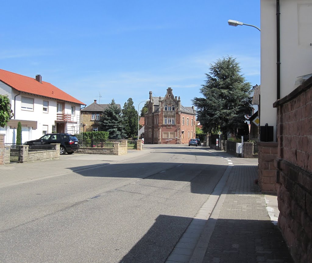 Edesheim - Eisenbahnstraße by HaraldSogl