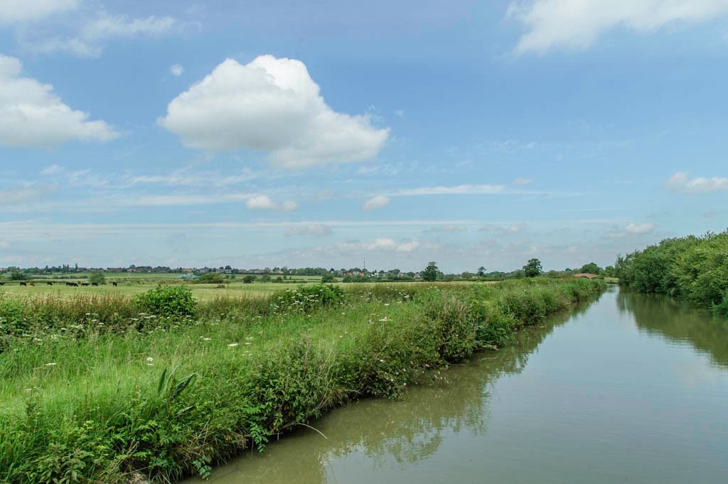 Wide landscape near Barby Lane Bridge by hilofoz