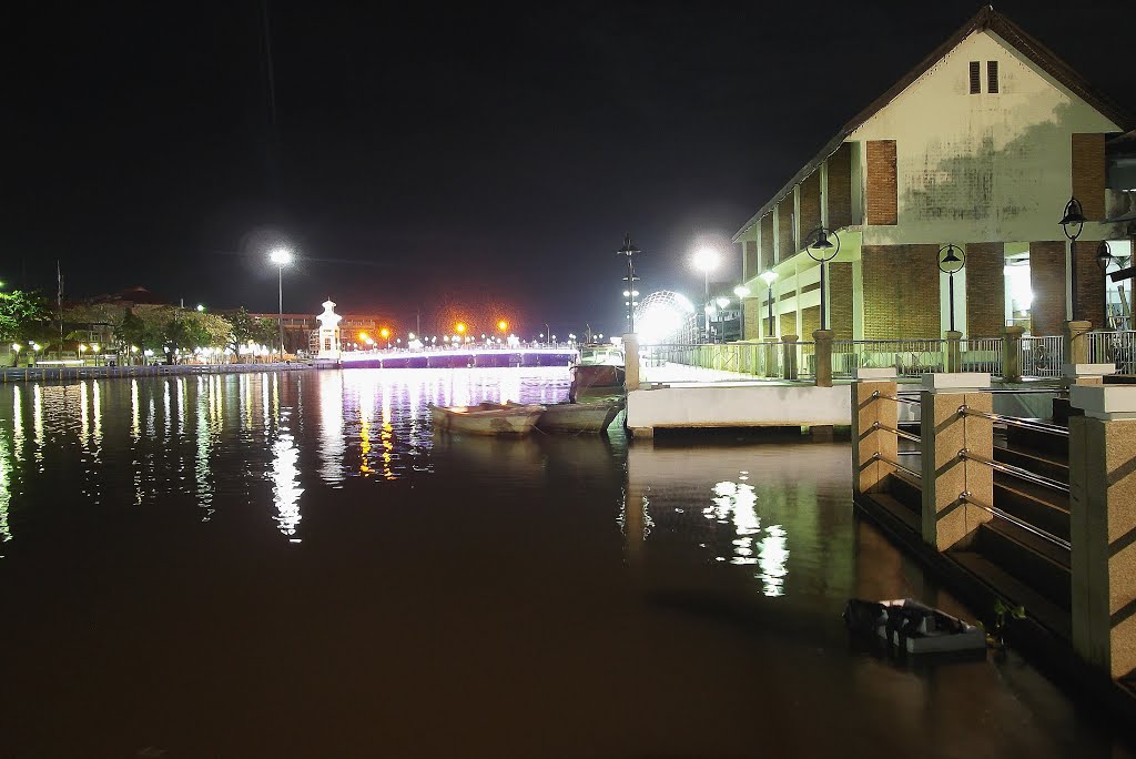 แม่น้ำปัตตานี ในยามค่ำคืน Pattani river in night by Pattani City เมืองปัตตานี