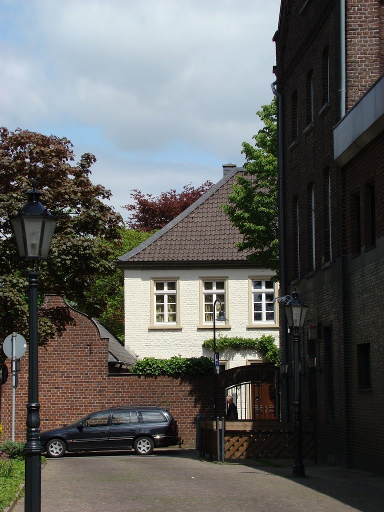 St. Hubert (Kath. Pfarrhaus,erbaut im Jahre 1791.) Kirchplatz. Mai 2012 by DortmundWestfalica