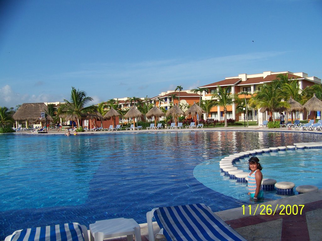 Pool at Bahia Principe Coba by zasgdl