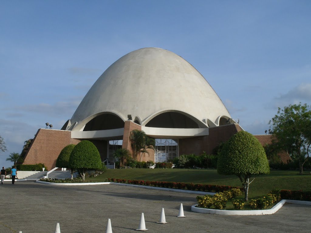 Baha'i Temple, Panamá by Baalpeor