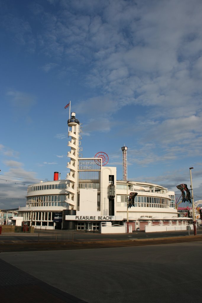 White Tower Restaurant, Blackpool Pleasure Beach by Mike Porter (mykp.co…