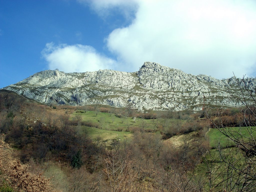 El PIco Caón en La Peña de Prieres by jenper