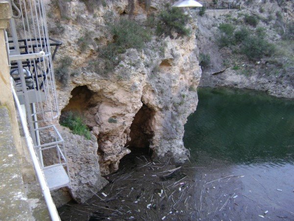 Presa Camarillas, denuncia by Juan Martínez Gómez