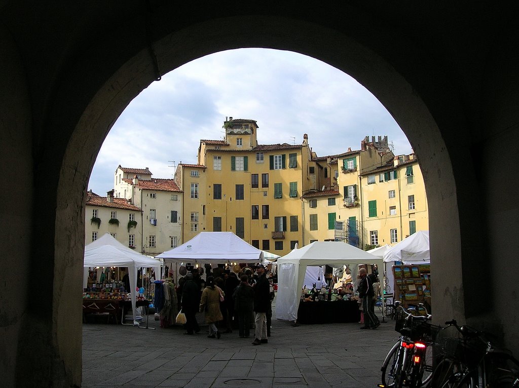 Piazza del Mercato (o dell'Anfiteatro Romano). The Market Place in LUCCA, Italy. by ©Bruno Tortarolo